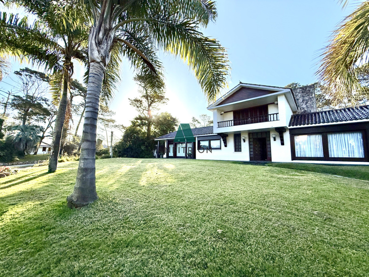 Casa ID.810 - Casa reciclada a 250 metros de Playa Mansa — Parada 10, Punta del Este