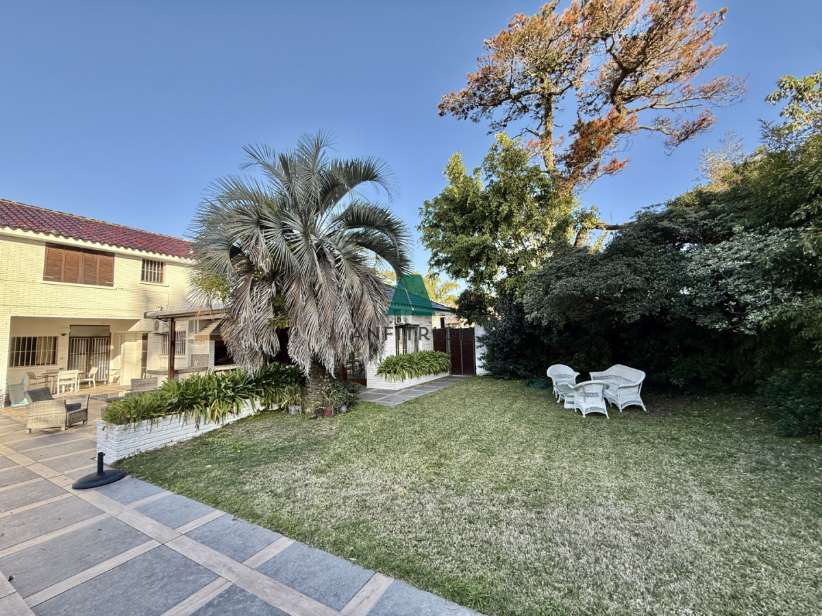 Casa ID.810 - Casa reciclada a 250 metros de Playa Mansa — Parada 10, Punta del Este