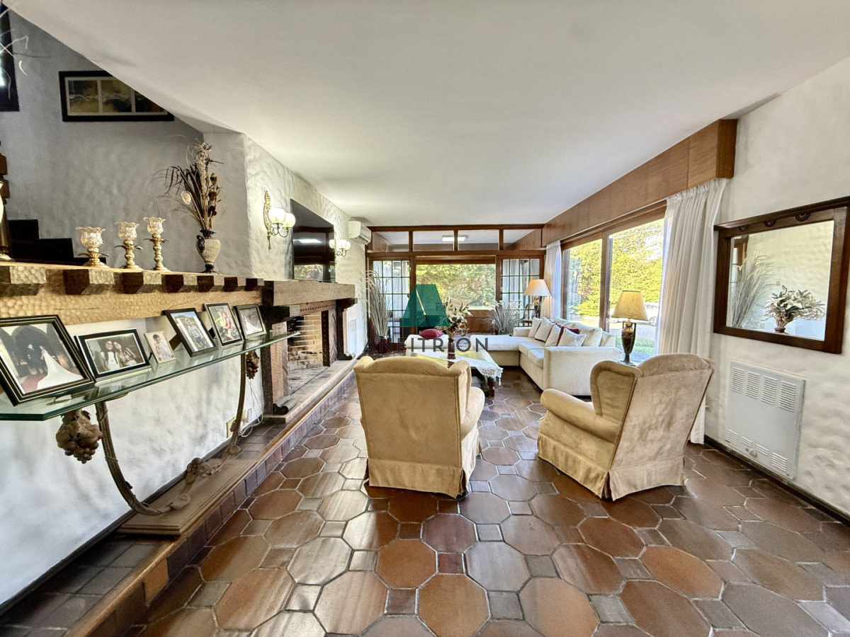 Casa ID.810 - Casa reciclada a 250 metros de Playa Mansa — Parada 10, Punta del Este