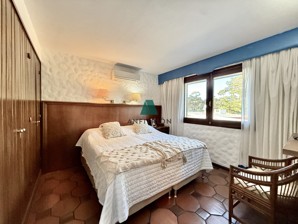Casa ID.810 - Casa reciclada a 250 metros de Playa Mansa — Parada 10, Punta del Este
