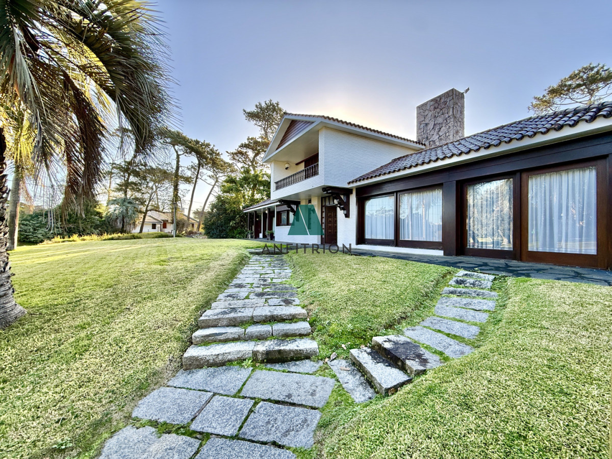 Casa ID.810 - Casa reciclada a 250 metros de Playa Mansa — Parada 10, Punta del Este