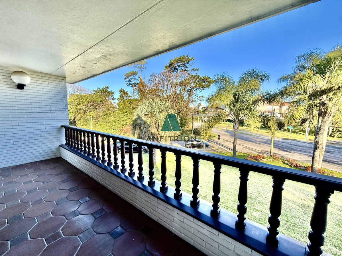 Casa ID.810 - Casa reciclada a 250 metros de Playa Mansa — Parada 10, Punta del Este