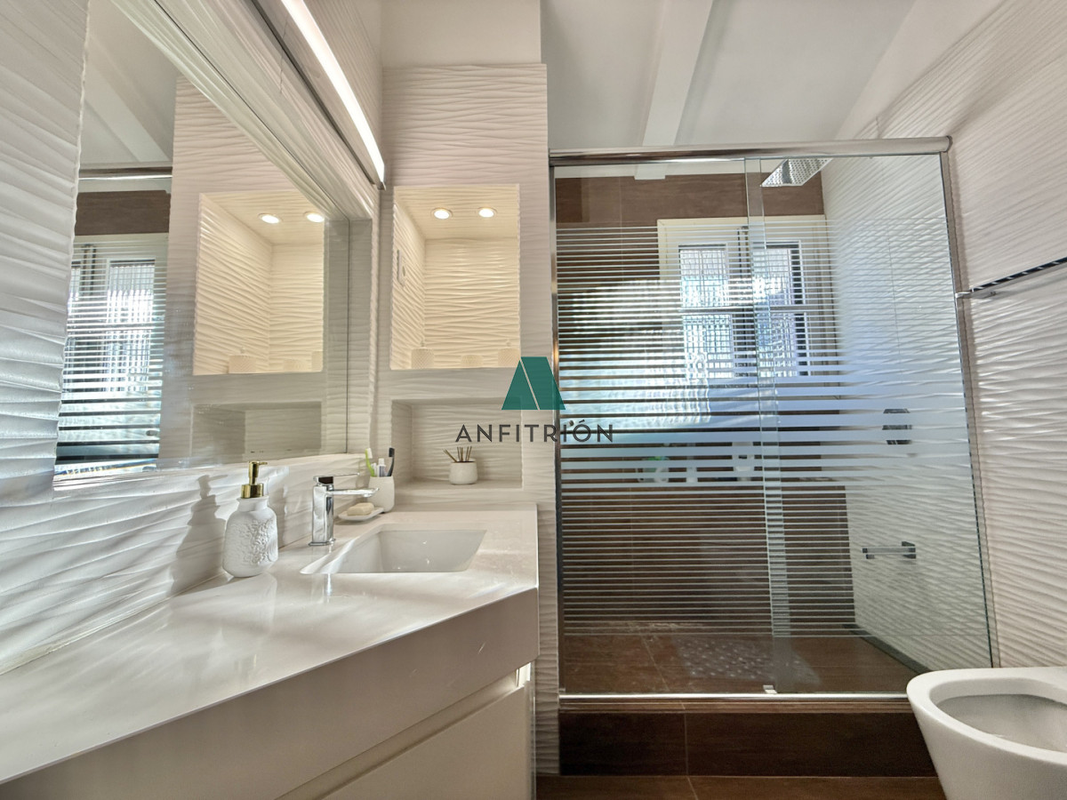 Casa ID.810 - Casa reciclada a 250 metros de Playa Mansa — Parada 10, Punta del Este