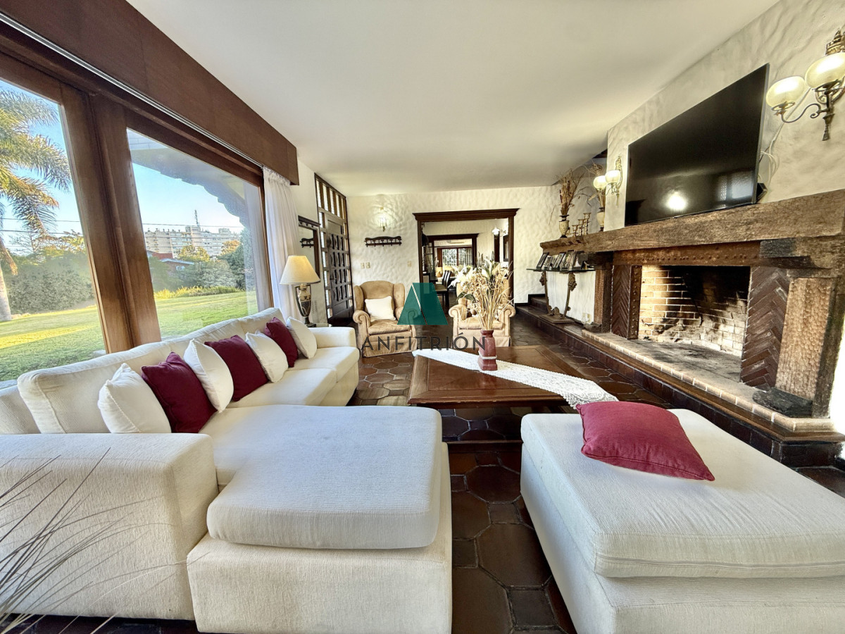 Casa ID.810 - Casa reciclada a 250 metros de Playa Mansa — Parada 10, Punta del Este