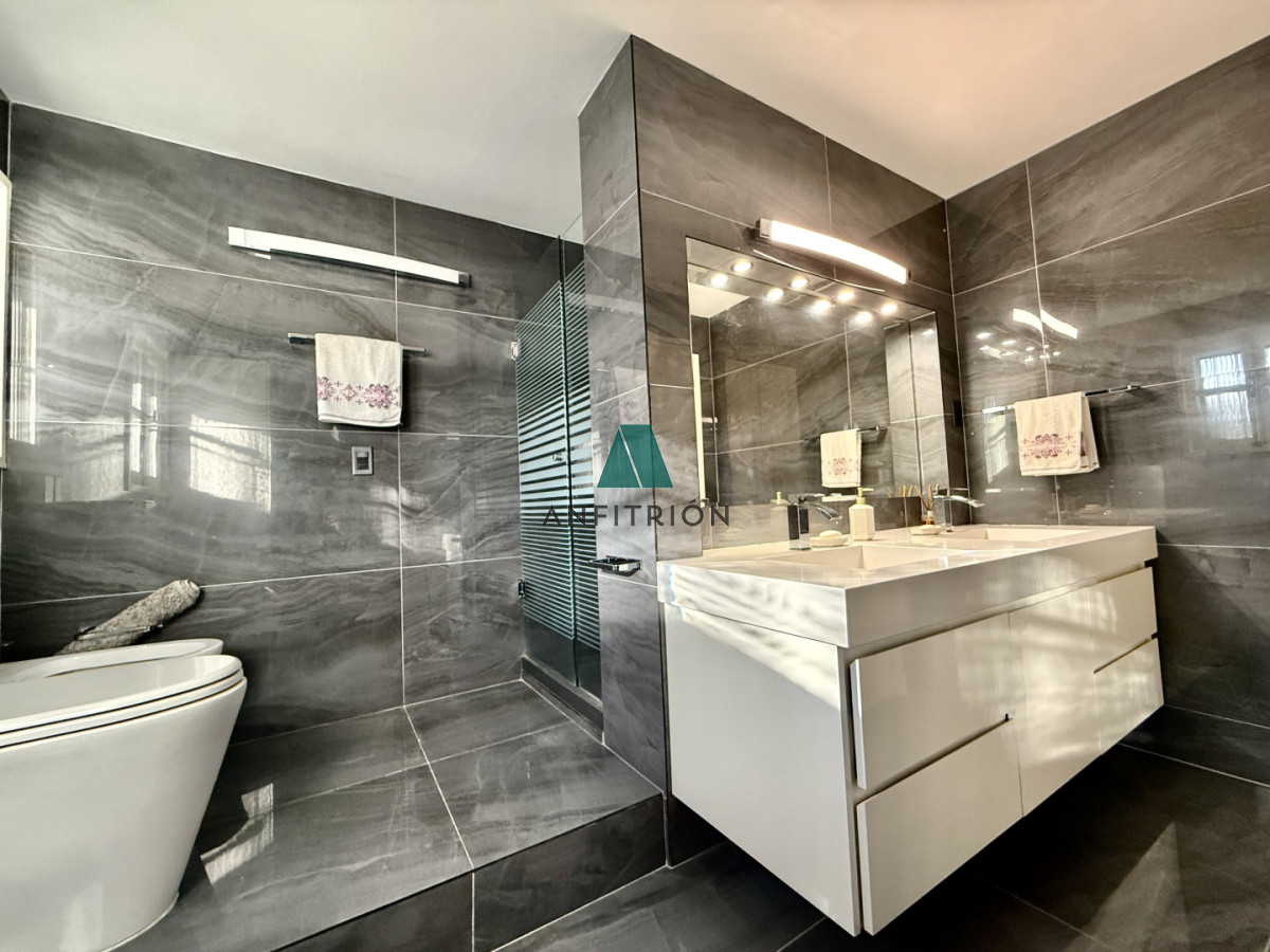 Casa ID.810 - Casa reciclada a 250 metros de Playa Mansa — Parada 10, Punta del Este