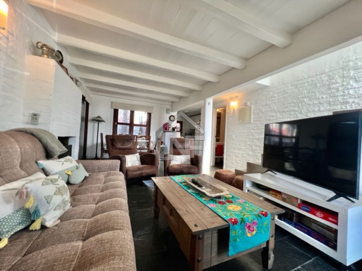 Casa ID.166 - Casa en venta, punta del este, 2 dormitorios, Barrio privado parque pinares