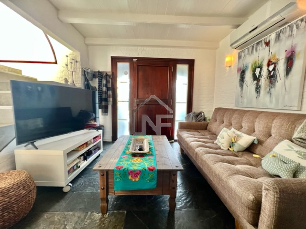 Casa ID.166 - Casa en venta, punta del este, 2 dormitorios, Barrio privado parque pinares
