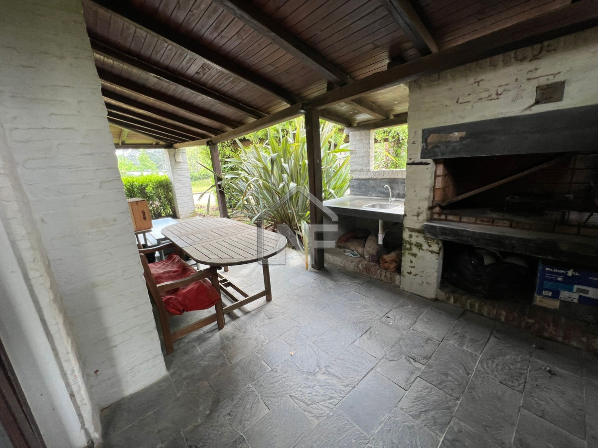 Casa ID.167 - OPORTUNIDAD !!! Casa en venta de 2 dormitorios en Parque Pinares - Punta del Este