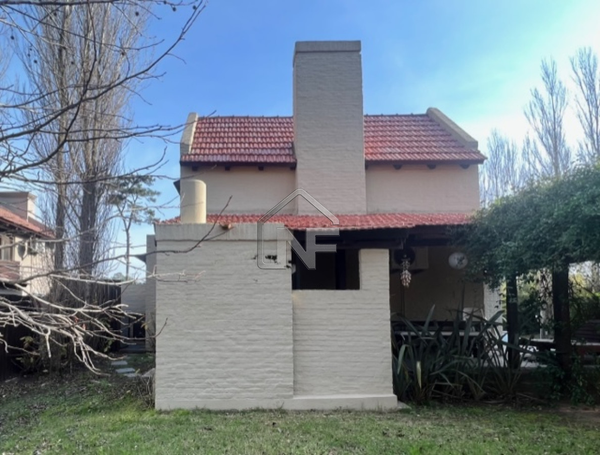 Casa ID.166 - Casa en venta, punta del este, 2 dormitorios, Barrio privado parque pinares