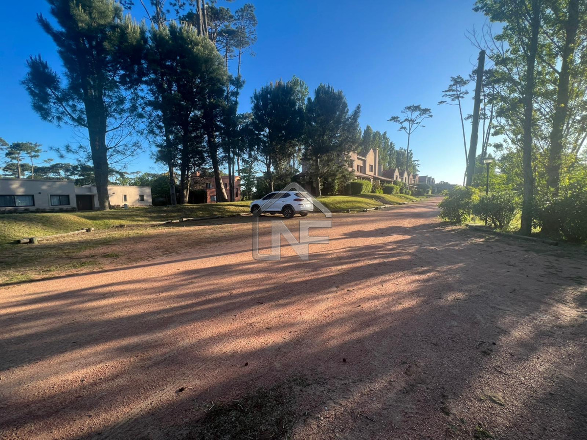 Casa ID.167 - OPORTUNIDAD !!! Casa en venta de 2 dormitorios en Parque Pinares - Punta del Este