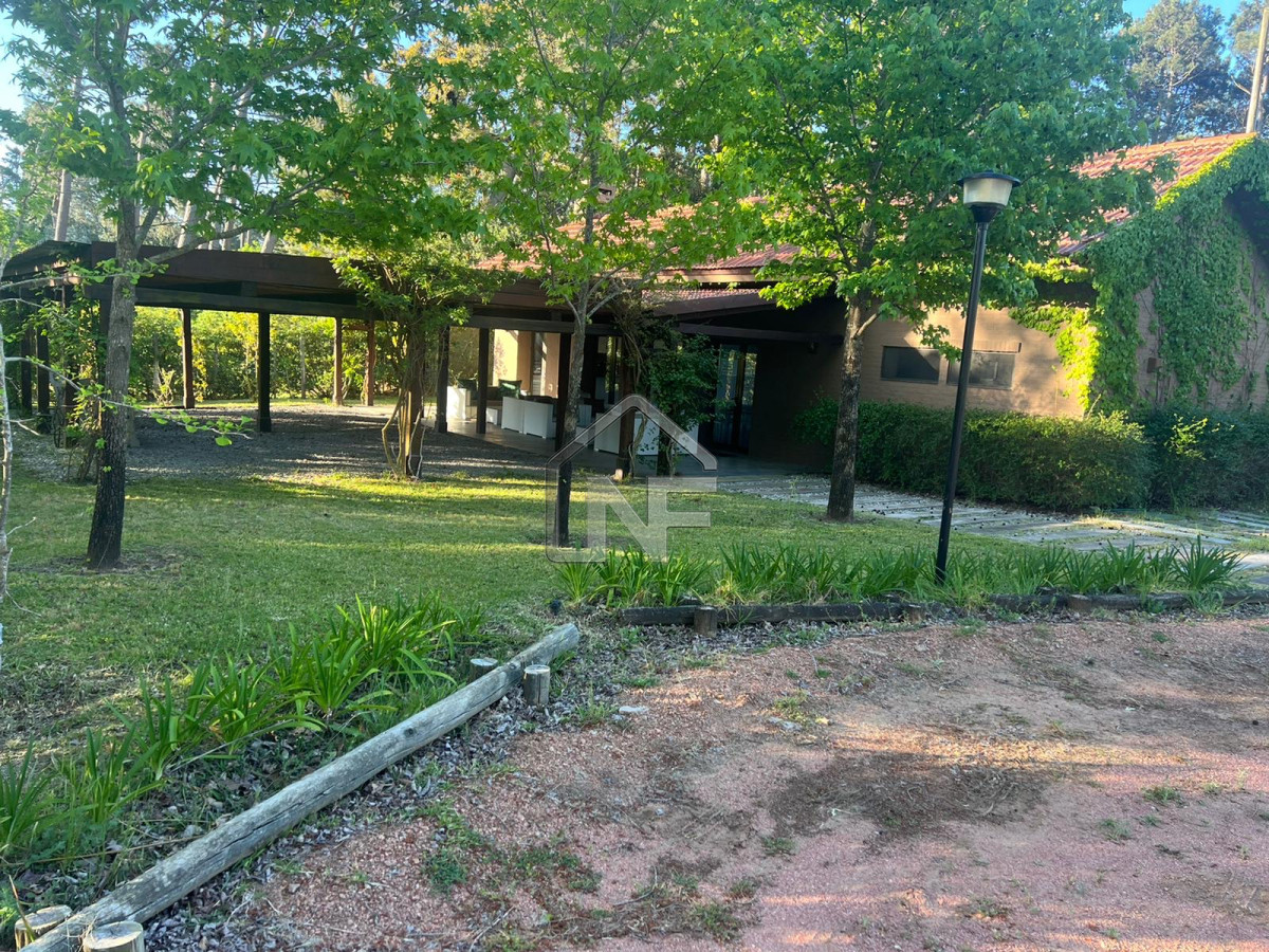 Casa ID.167 - OPORTUNIDAD !!! Casa en venta de 2 dormitorios en Parque Pinares - Punta del Este
