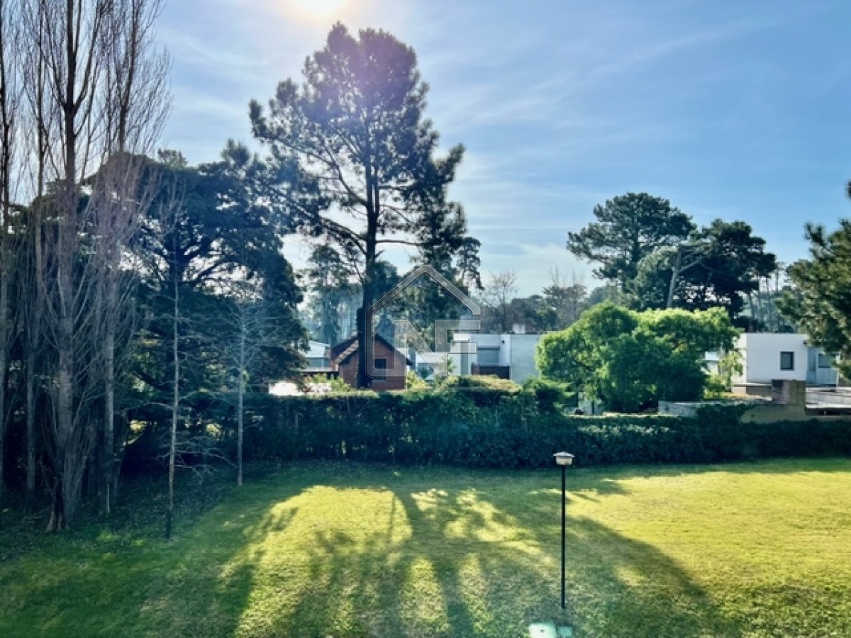 Casa ID.166 - Casa en venta, punta del este, 2 dormitorios, Barrio privado parque pinares