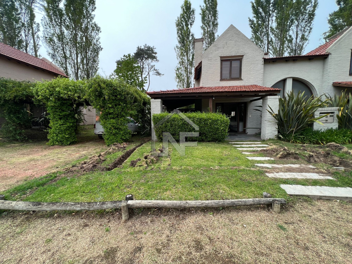 Casa ID.167 - OPORTUNIDAD !!! Casa en venta de 2 dormitorios en Parque Pinares - Punta del Este