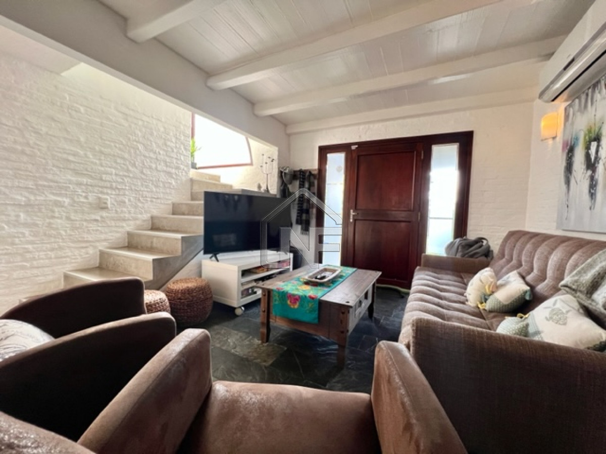 Casa ID.166 - Casa en venta, punta del este, 2 dormitorios, Barrio privado parque pinares