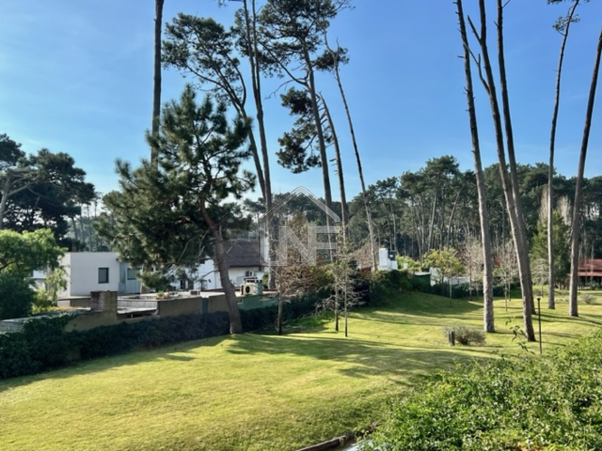 Casa ID.166 - Casa en venta, punta del este, 2 dormitorios, Barrio privado parque pinares