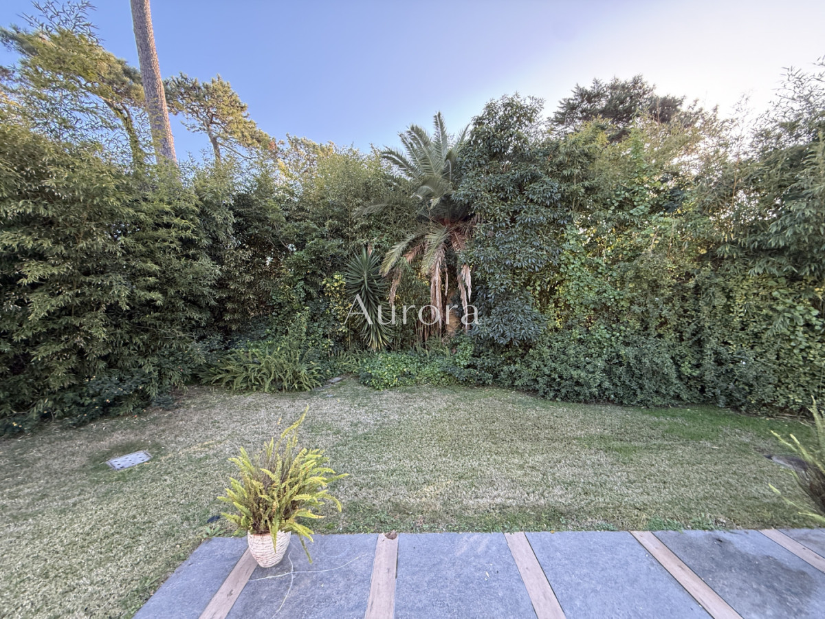 Casa ID.425 - Casa reciclada a 250 metros de Playa Mansa — Parada 10, Punta del Este