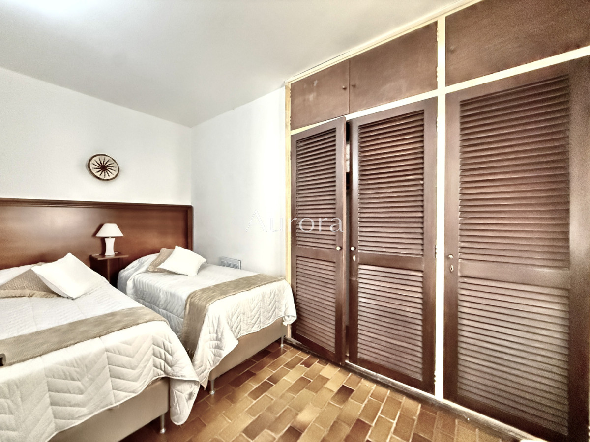 Casa ID.425 - Casa reciclada a 250 metros de Playa Mansa — Parada 10, Punta del Este