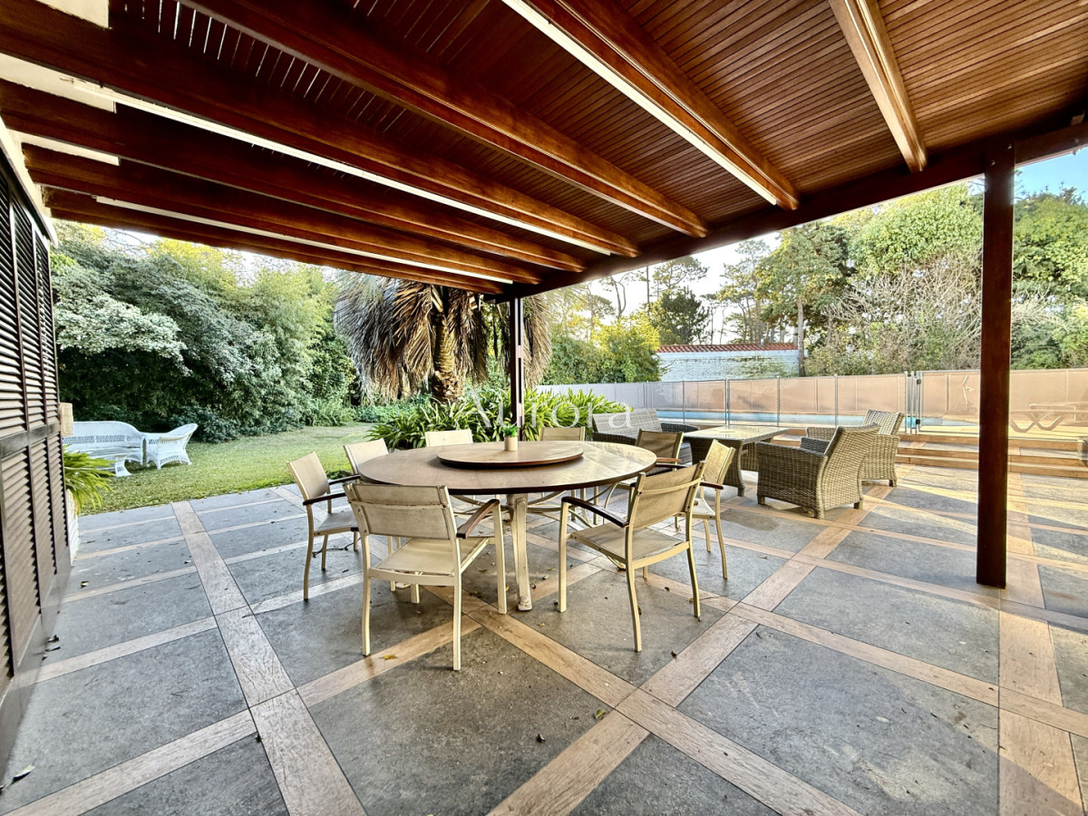 Casa ID.425 - Casa reciclada a 250 metros de Playa Mansa — Parada 10, Punta del Este
