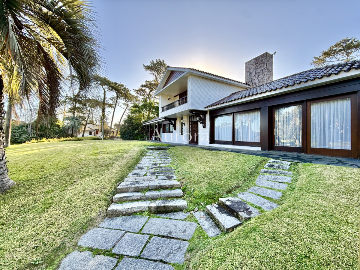 Casa ID.425 - Casa reciclada a 250 metros de Playa Mansa — Parada 10, Punta del Este