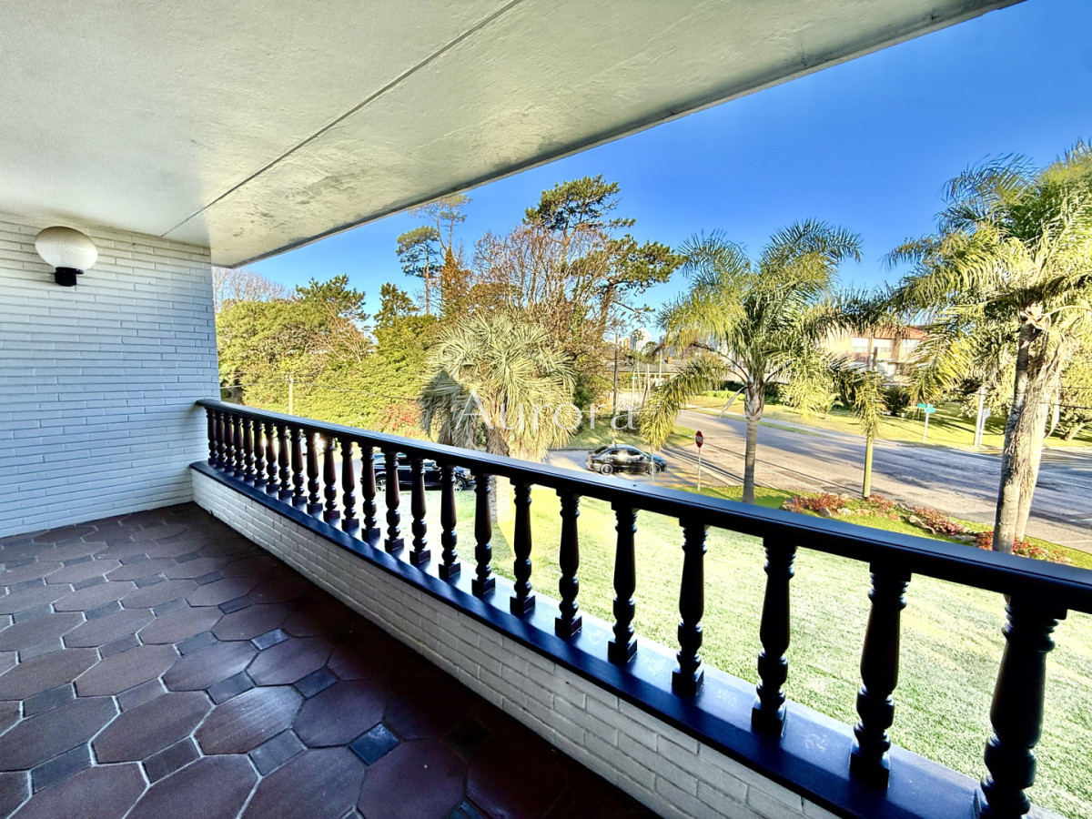 Casa ID.425 - Casa reciclada a 250 metros de Playa Mansa — Parada 10, Punta del Este