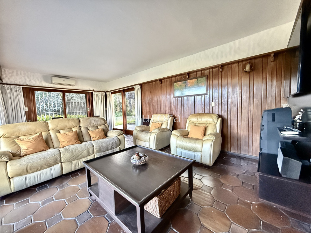 Casa ID.425 - Casa reciclada a 250 metros de Playa Mansa — Parada 10, Punta del Este