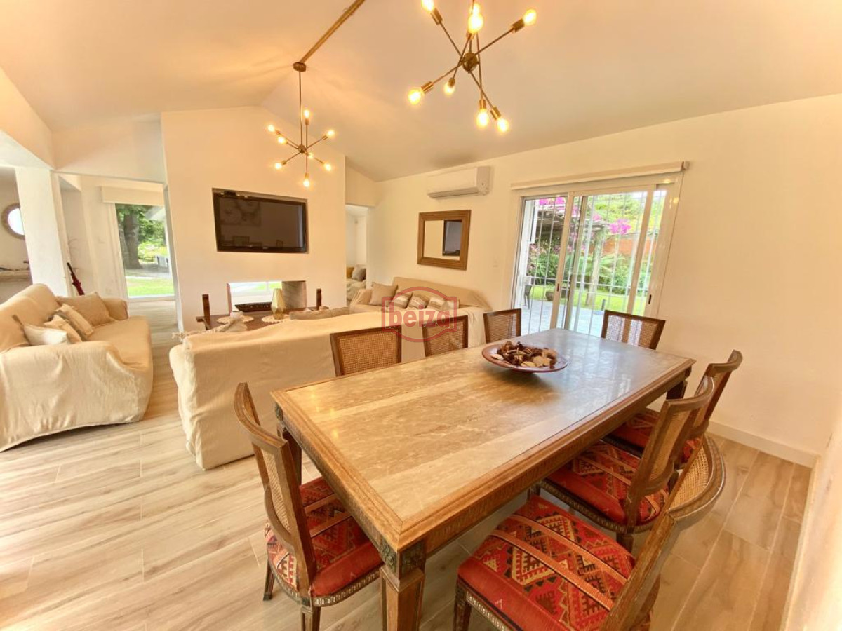 Casa ID.166084/Casa-de-4-dormitorios-con-piscina-en-alquiler-en-Brava,-Punta-del-Este. - Casa en alquiler temporario Playa Mansa 4 dormitorios