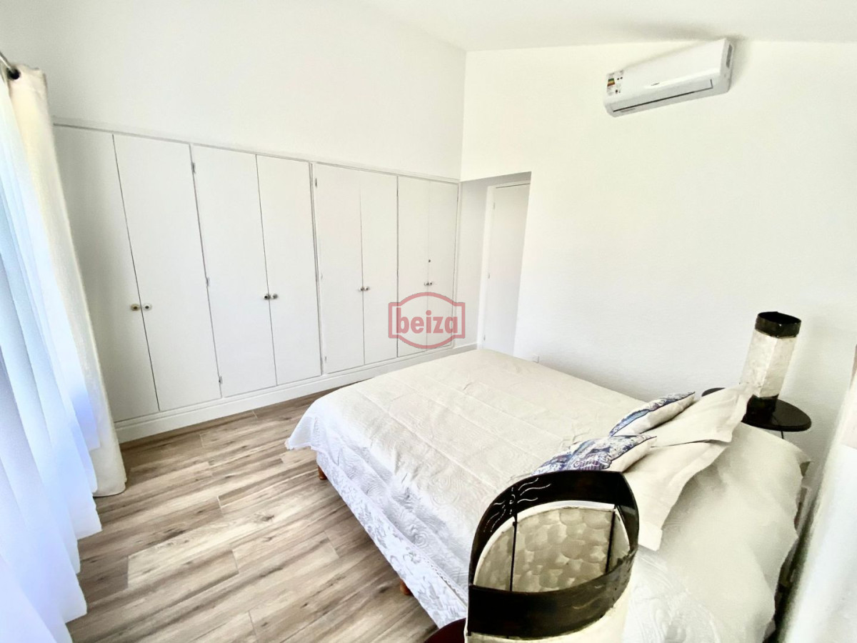 Casa ID.166084/Casa-de-4-dormitorios-con-piscina-en-alquiler-en-Brava,-Punta-del-Este. - Casa en alquiler temporario Playa Mansa 4 dormitorios