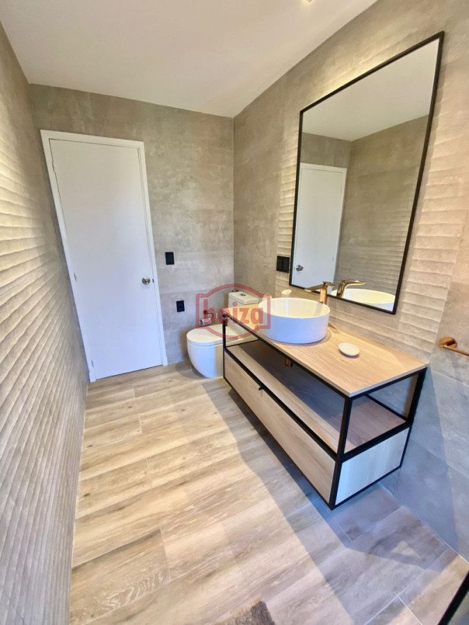 Casa ID.166084/Casa-de-4-dormitorios-con-piscina-en-alquiler-en-Brava,-Punta-del-Este. - Casa en alquiler temporario Playa Mansa 4 dormitorios