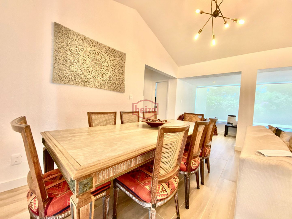 Casa ID.166084/Casa-de-4-dormitorios-con-piscina-en-alquiler-en-Brava,-Punta-del-Este. - Casa en alquiler temporario Playa Mansa 4 dormitorios