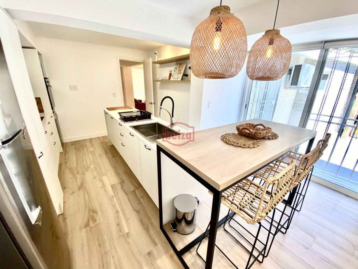 Casa ID.166084/Casa-de-4-dormitorios-con-piscina-en-alquiler-en-Brava,-Punta-del-Este. - Casa en alquiler temporario Playa Mansa 4 dormitorios