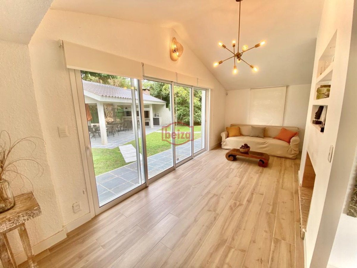 Casa ID.166084/Casa-de-4-dormitorios-con-piscina-en-alquiler-en-Brava,-Punta-del-Este. - Casa en alquiler temporario Playa Mansa 4 dormitorios