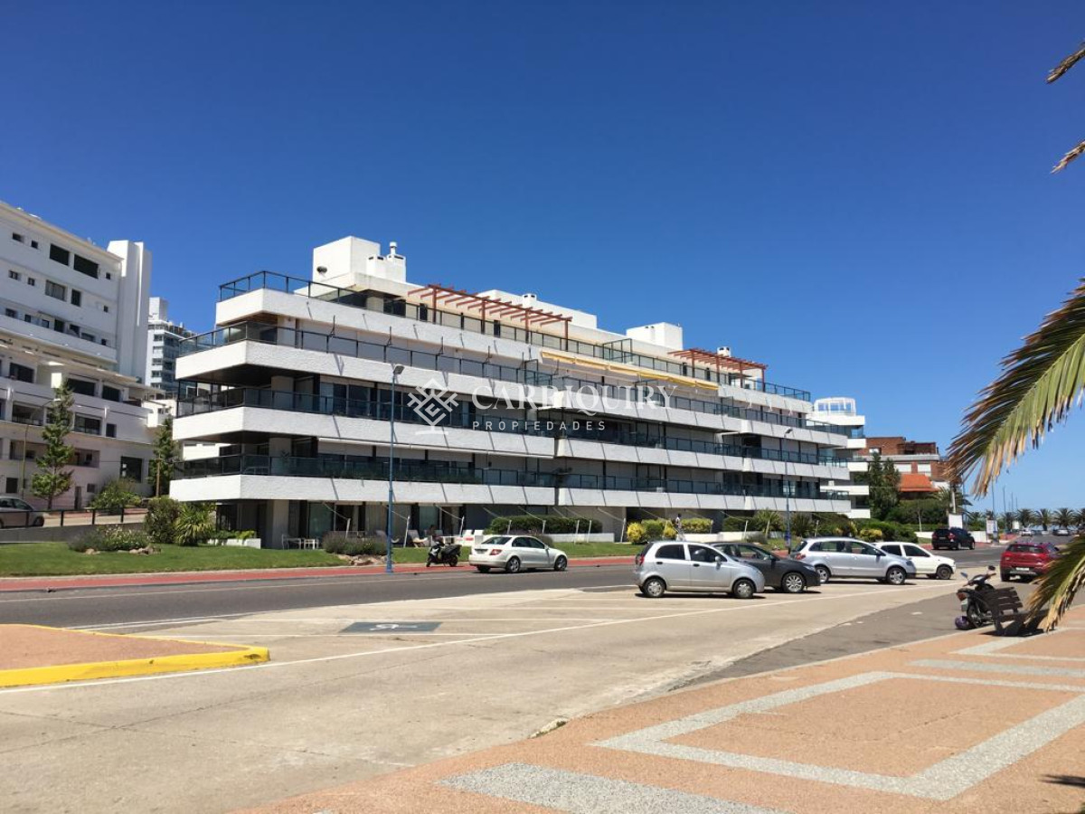 Venta Apartamento 3 dormitorios y dependencia en Peninsula - Punta del Este