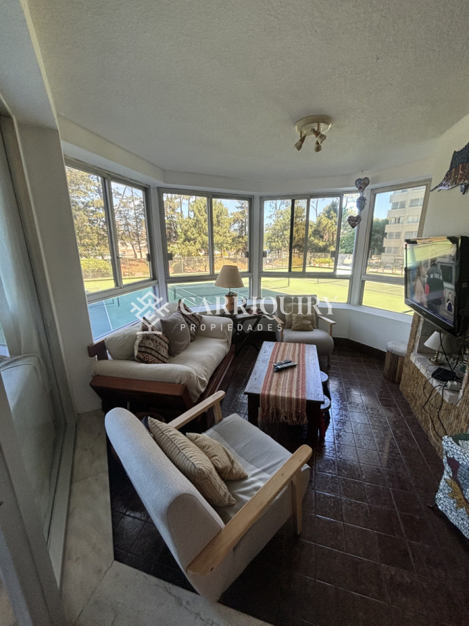 Apartamento en venta de 4 dormitorios y 3 baños en Punta del Este