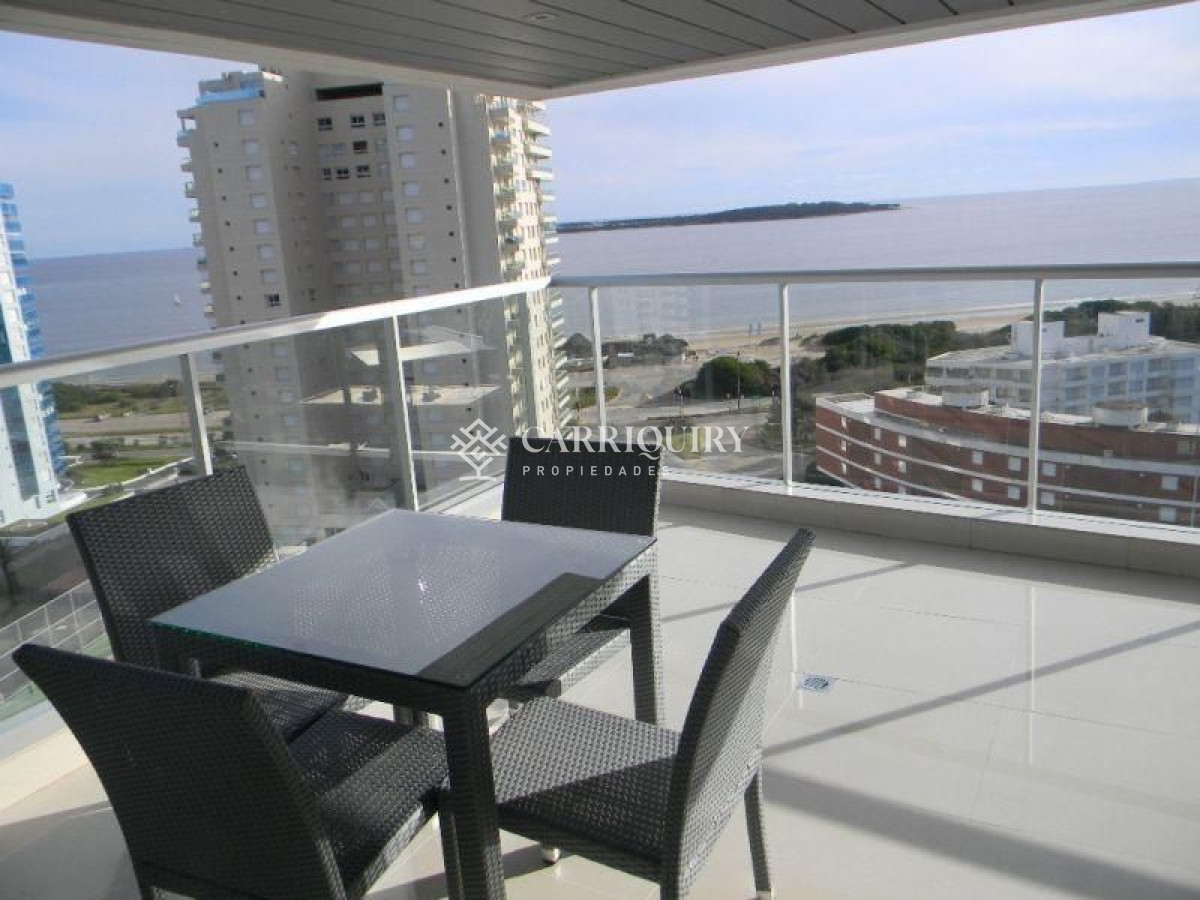 Apartamento en alquiler temporario Playa Mansa 3 dormitorios