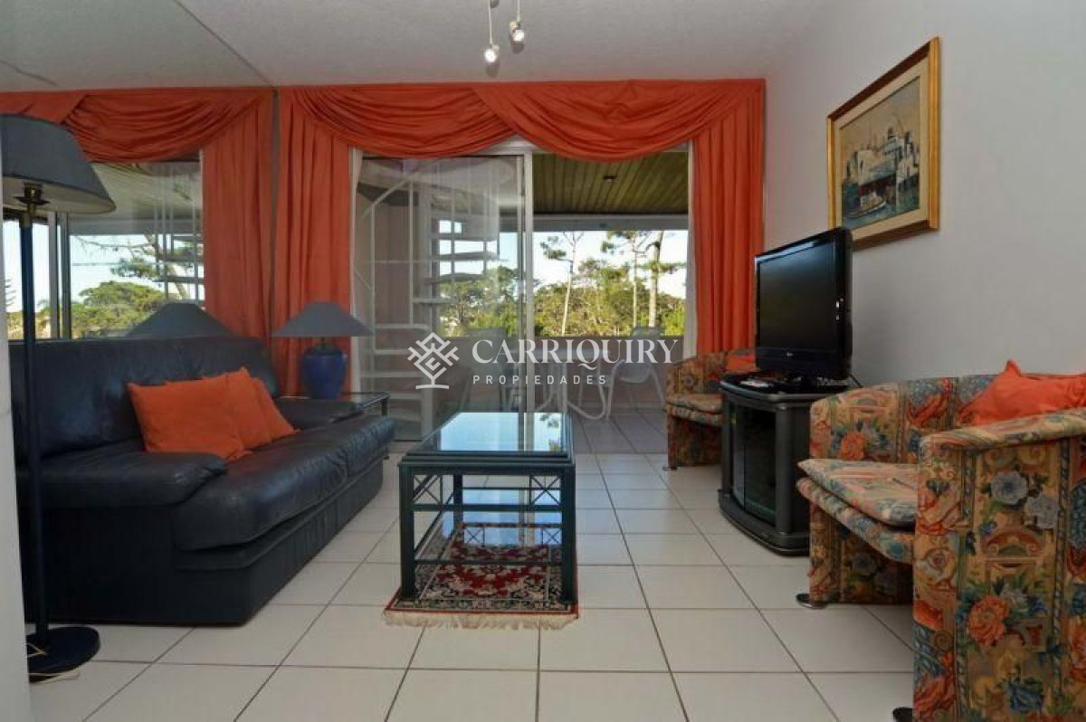 Apartamento en venta Playa Mansa 3 dormitorios
