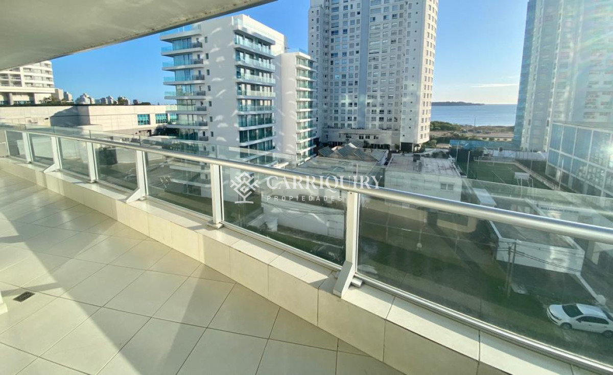 Apartamento 3 dormitorios en Playa Mansa Punta del Este