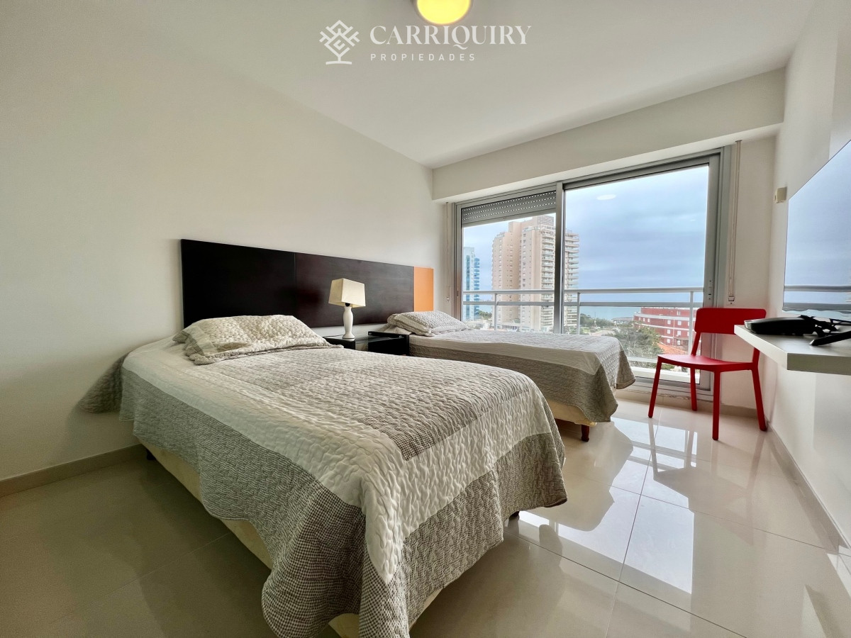 Apartamento ID.7086/Venta-de-apartamento-de-2-dormitorios-más-dependencia-y-parrillero-en-Playa-Mansa - SUNRISE TOWER ALQUILER TEMPORARIO APARTAMENTO 3 DORMITORIOS MAS DEPENDECIA DE SERVICIO