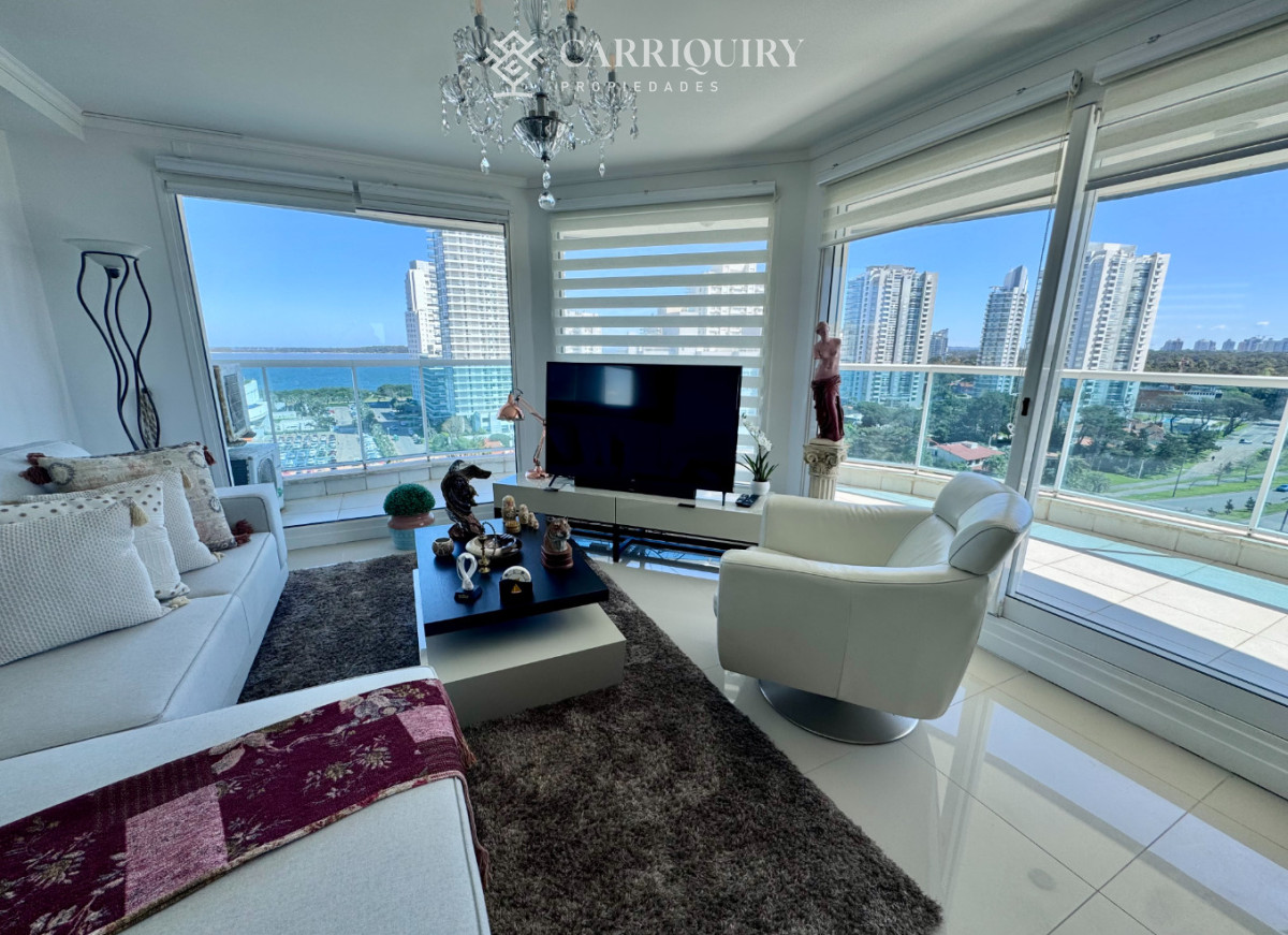 Apartamento ID.10517/Excelente-apartamento-en-alquiler-frente-al-mar-en-playa-mansa!- - APARTAMENTO ESQUINERO EN VENTA 3 DORMITORIOS EN SUITE EN CASINO TOWER 