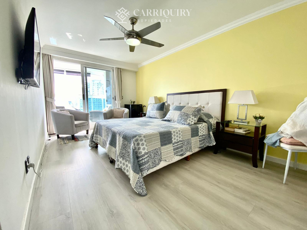 Apartamento ID.8494/Miami-Boulevard-de-dos-dormitorio-en-Venta,-Apartamento-frente-al-mar-en-playa-mansa - Alquiler temporario en excelente departamento de 2 dormitorios en zona Mansa