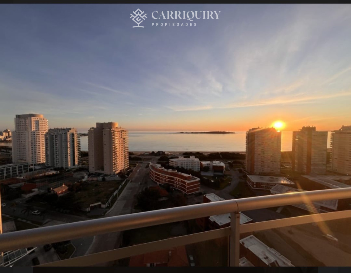 Apartamento ID.8845 - Apartamento en Punta del Este con Vista al mar. Cuenta con 3 dormitorios y dependencia de servicio 