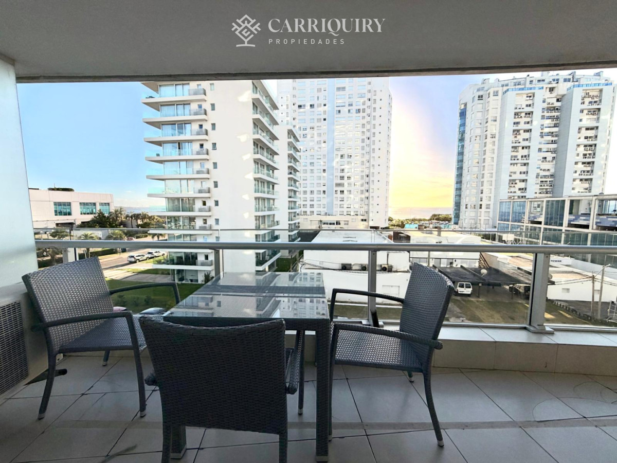 Apartamento ID.9523/APARTAMENTO-EN-ALQUILER-TEMPORARIO-1-DORMITORIO-Y-MEDIO-PLAYA-MANSA-FRENTE-AL-MAR-CRUCEROS-3-A-ESTRENAR - APARTAMENTO VENTA SEASONS TOWER 2 DORMITORIOS MAS SERVICIO