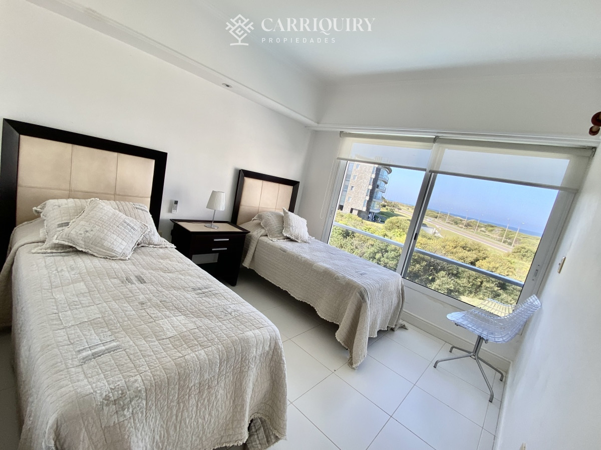 Apartamento ID.8262/Apartamento-en-alquiler- - Amplio apartamento en Brava, Punta del Este 4 dormitorios