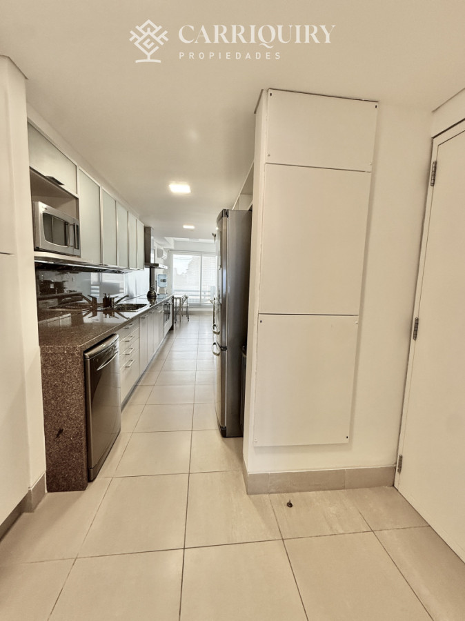 Apartamento ID.10183/-venta-MILLENIUM-TOWER-mansa-frente-al-mar-tres-suites-y-dependencias - Exclusivo Apartamento Frente al Mar en Brava, LE PARC ESQUINERO EN ALQUILER TEMPORARIO Punta del Este