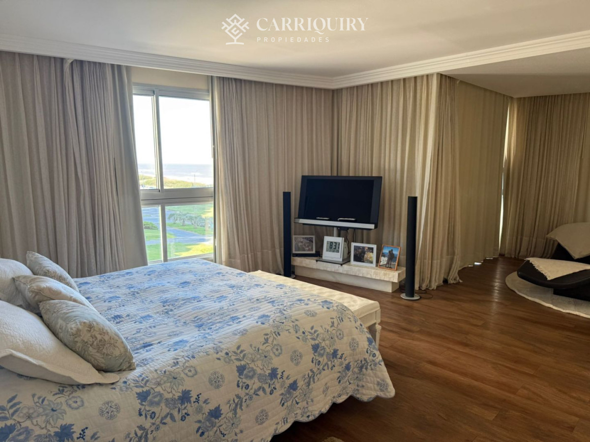Apartamento ID.10626/Apartamentos-en-Venta--Carriquiry--Propiedades - Apartamento en venta de 4 dormitorios en Playa Brava, Punta del Este - Le Parc II