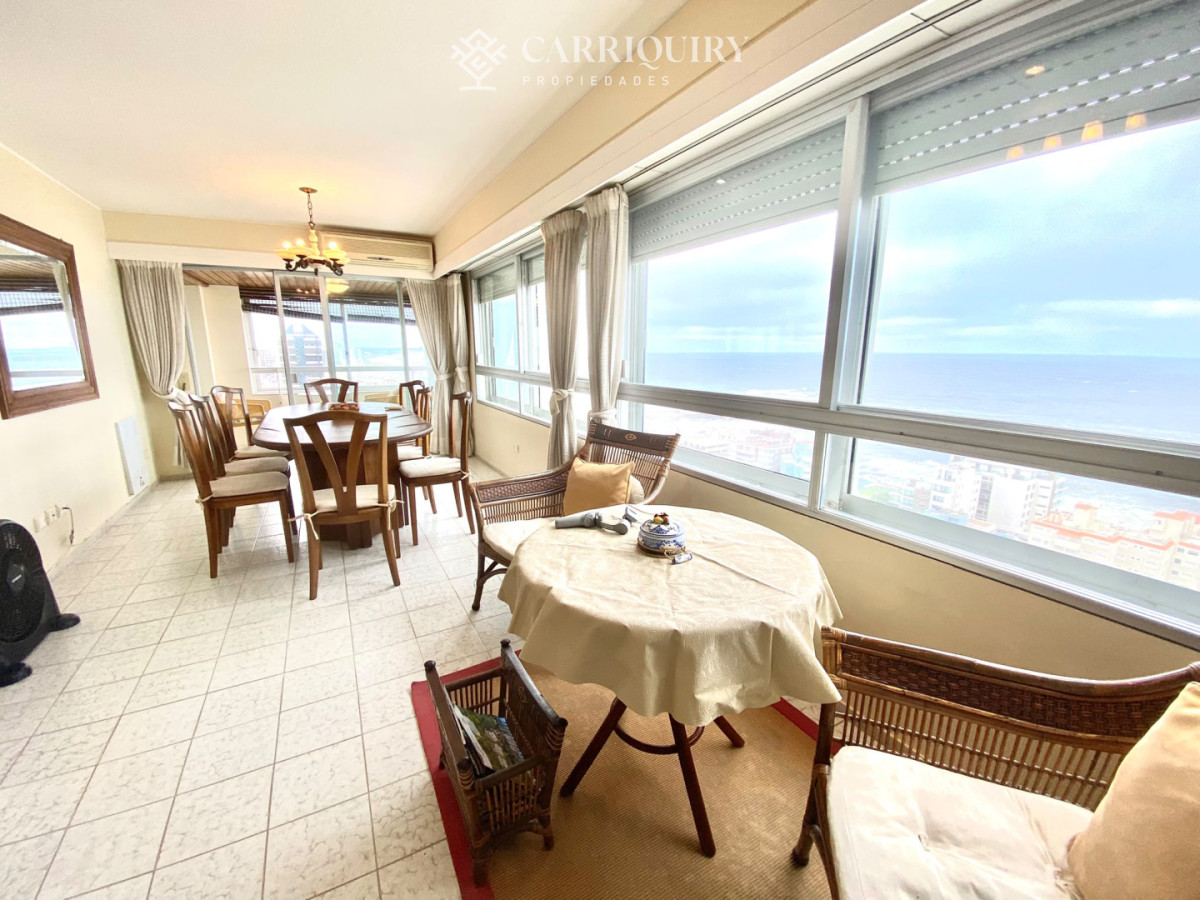 Apartamento ID.10732 - Clásico departamento en VENTA de 2 dormitorios y servicio en Península