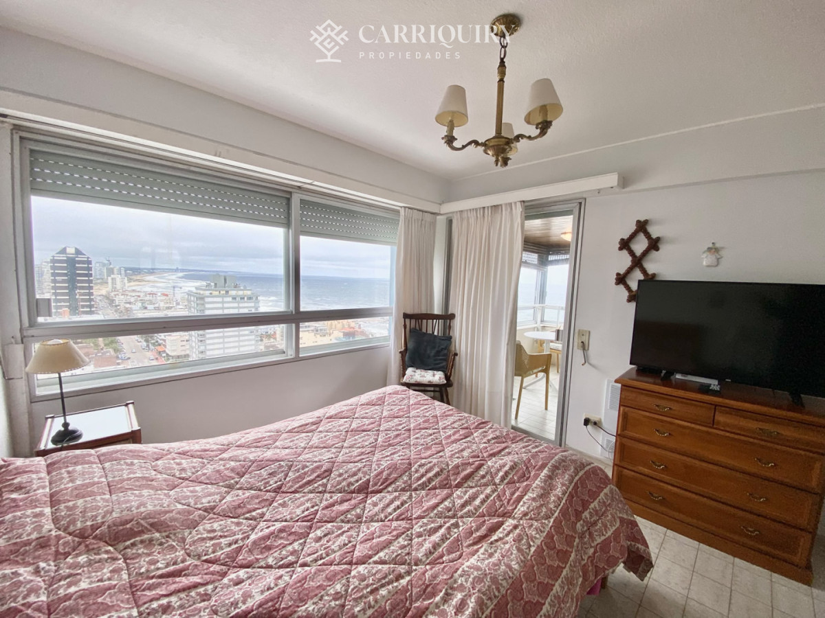 Apartamento ID.10732 - Clásico departamento en VENTA de 2 dormitorios y servicio en Península