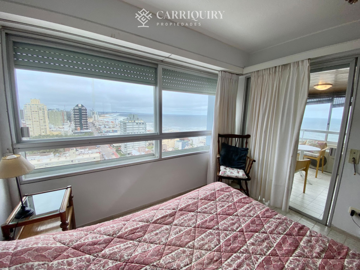 Apartamento ID.10732 - Clásico departamento en VENTA de 2 dormitorios y servicio en Península