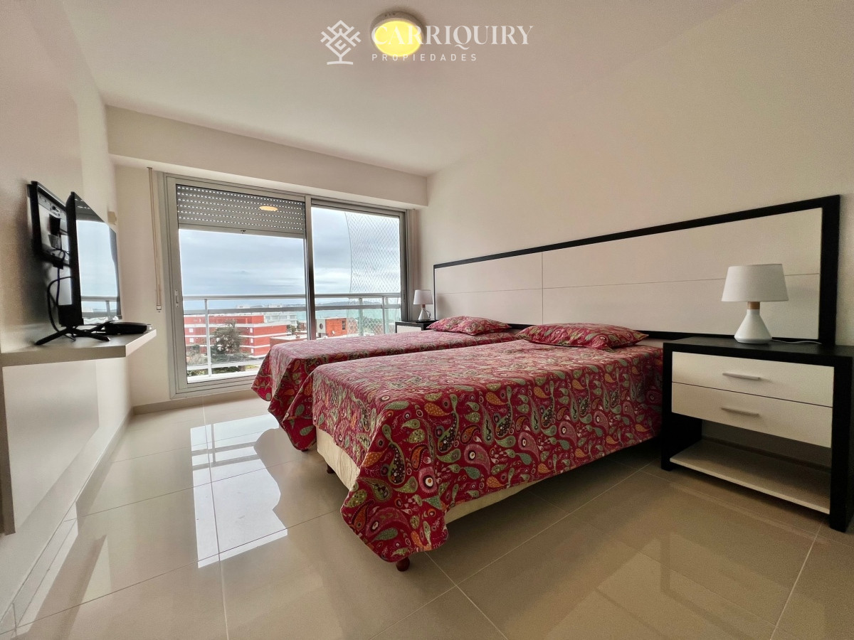 Apartamento ID.7086/Venta-de-apartamento-de-2-dormitorios-más-dependencia-y-parrillero-en-Playa-Mansa - SUNRISE TOWER ALQUILER TEMPORARIO APARTAMENTO 3 DORMITORIOS MAS DEPENDECIA DE SERVICIO