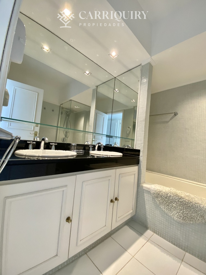 Apartamento ID.8262/Apartamento-en-alquiler- - Amplio apartamento en Brava, Punta del Este 4 dormitorios