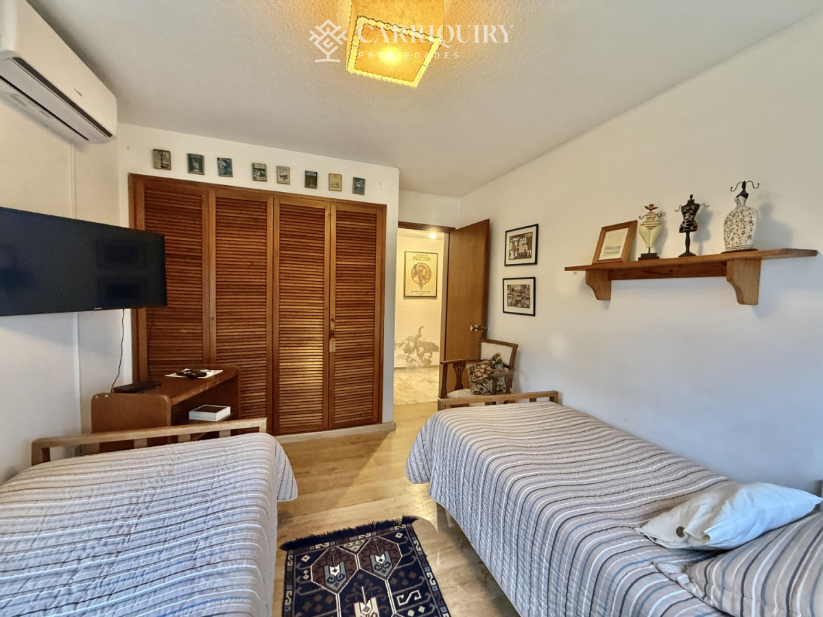 Apartamento ID.8407/Venta-apartamento-2-dormitorios-Punta-del-este - Apartamento en venta de 4 dormitorios y 3 baños en Punta del Este
